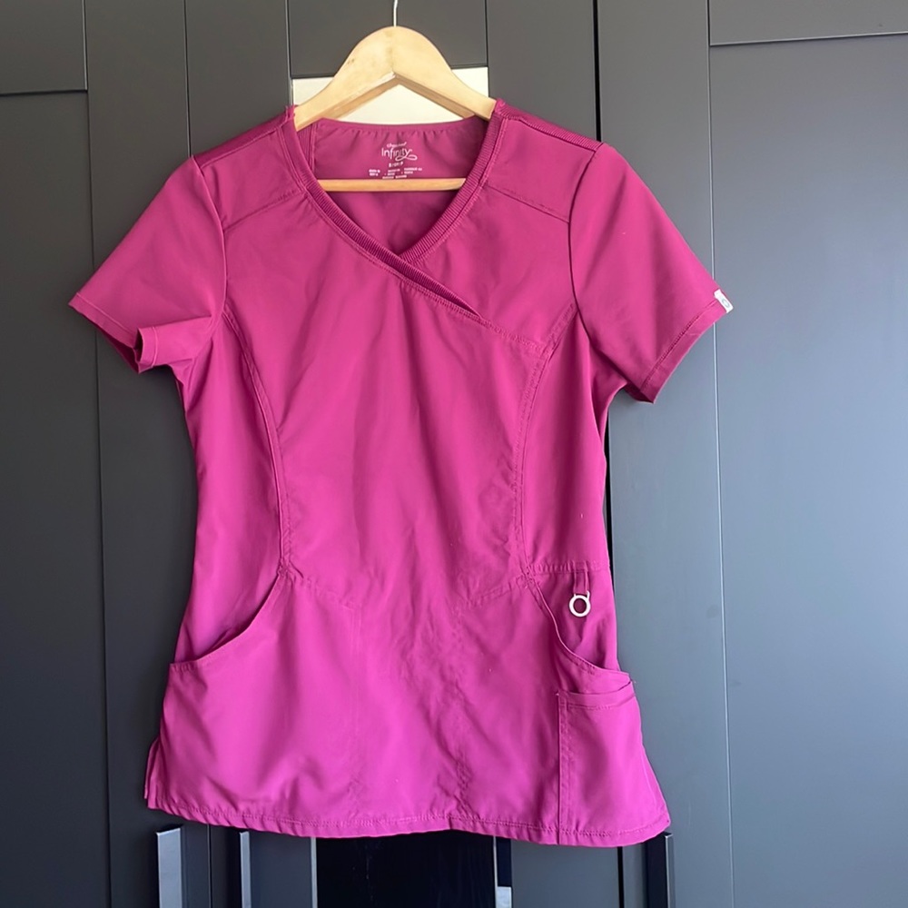 small petite scrubs from the Cherokee infinity line. Excellent condition